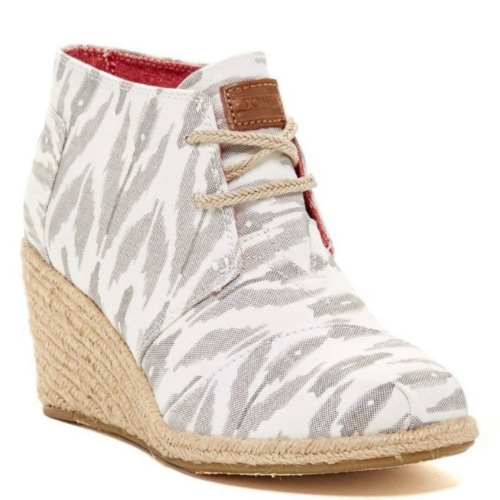 Tom's ikat laceup bottles 7.5